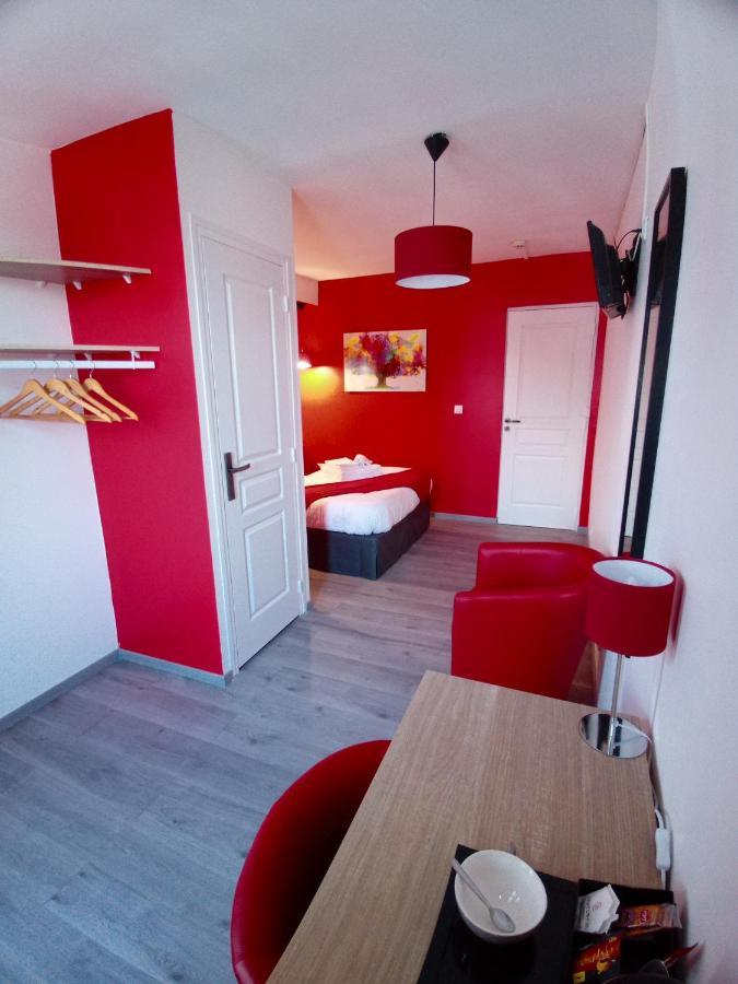 Les Remparts Hotel La Madelaine-sous-Montreuil Exterior foto